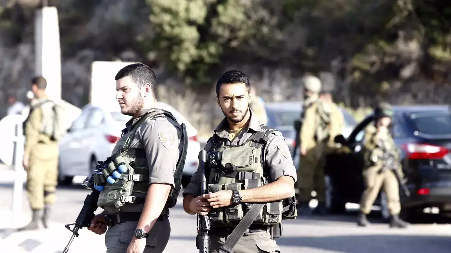 כוחות צה"ל בזירת פיגוע הירי ליד ההתנחלות דולב, 19 ביוני 2015 כוחות צה"ל בזירת פיגוע הירי ליד ההתנחלות דולב, 19 ביוני 2015