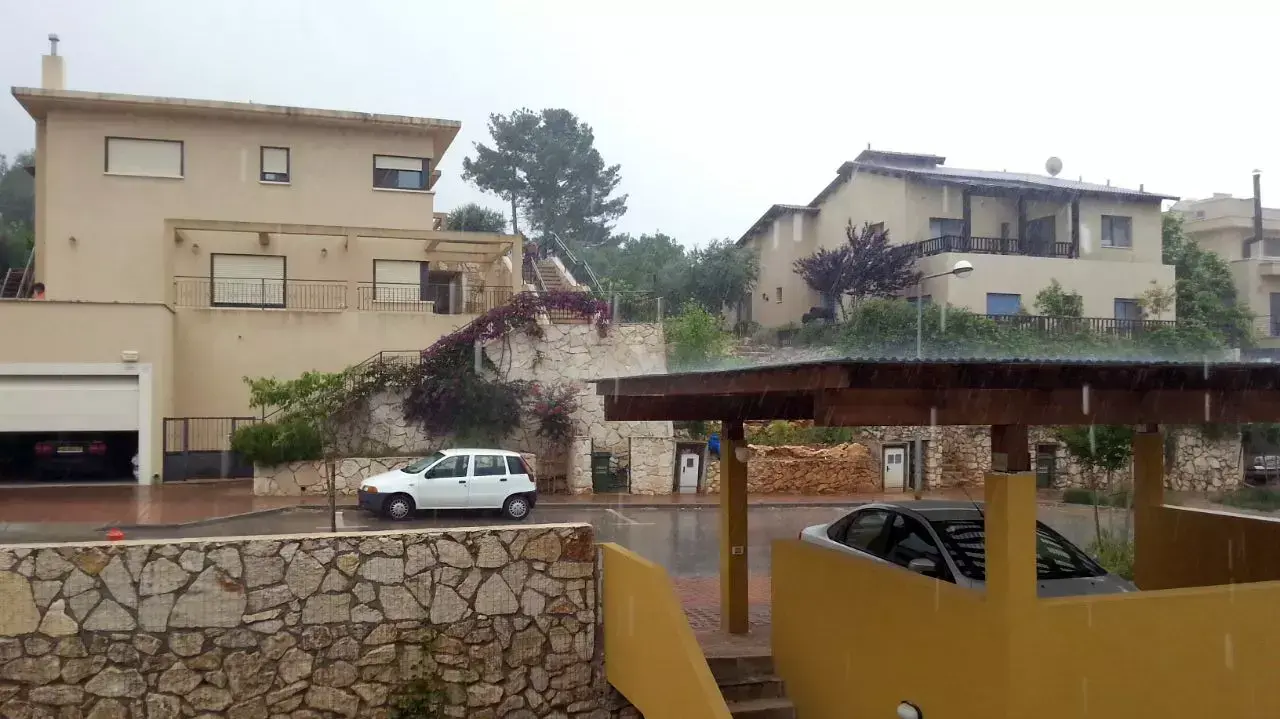 גשם בכפר ורדים, יוני 2015 גשם בכפר ורדים, יוני 2015