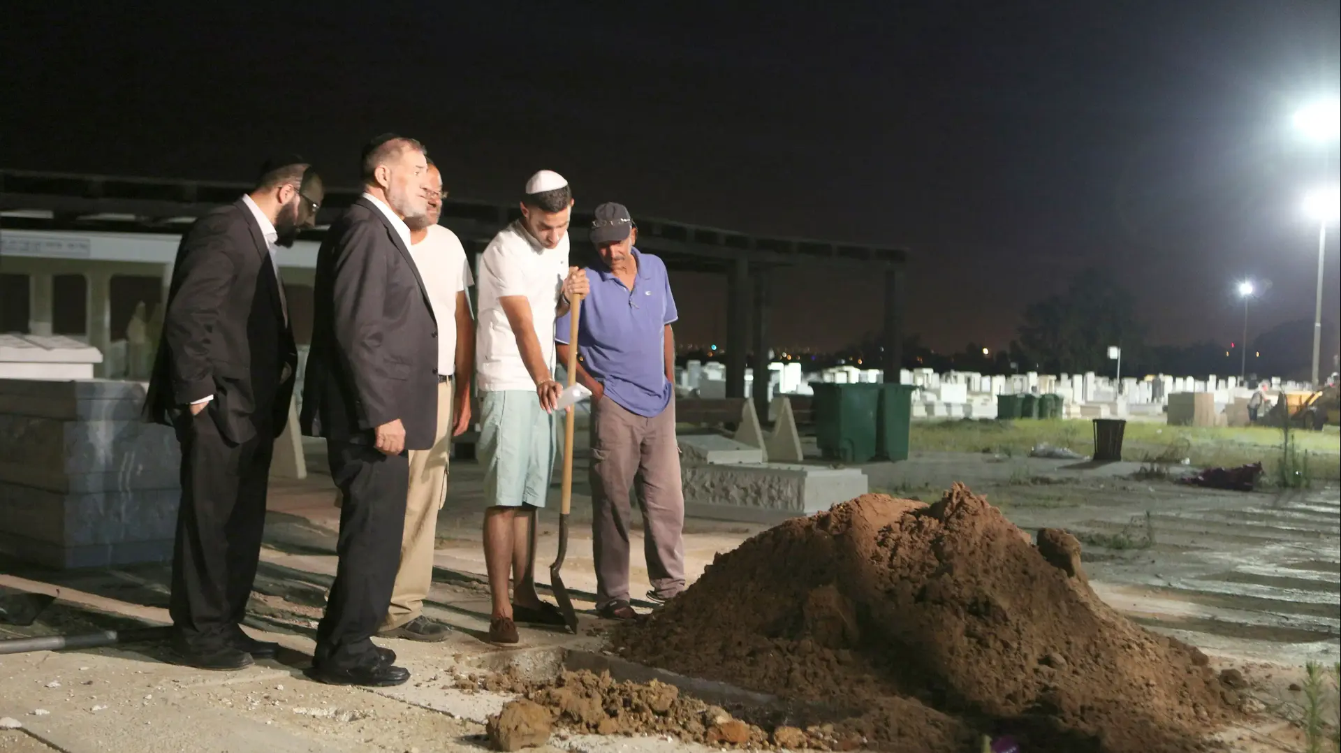 קברו של דני גונן, שנהרג בפיגוע הירי ליד דולב קברו של דני גונן, שנהרג בפיגוע הירי ליד דולב