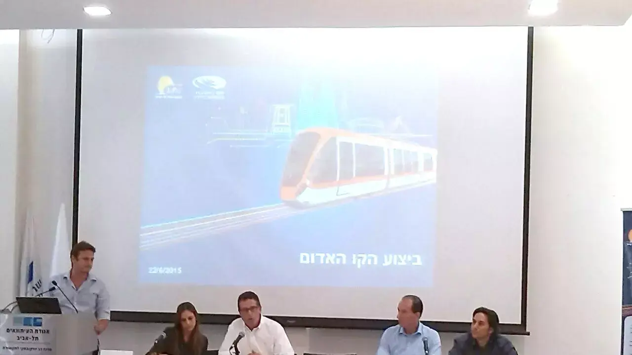 מסיבת עיתונאים לקראת תחילת עבודות הבנייה של הרכבת הקלה, יוני 2015 מסיבת עיתונאים לקראת תחילת עבודות הבנייה של הרכבת הקלה, יוני 2015