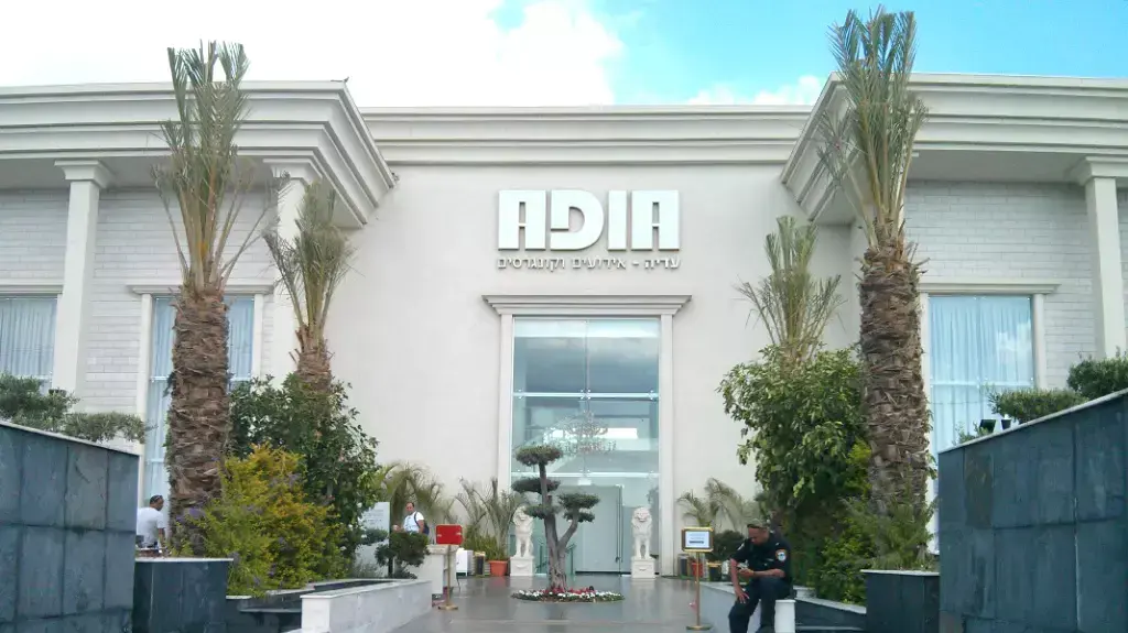 אולם עדיה, יבנה אולם עדיה, יבנה