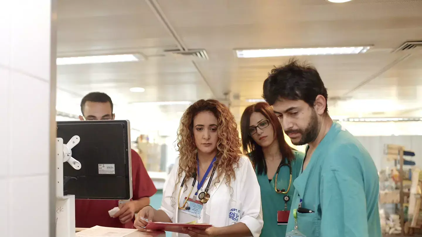 ד"ר ענבל מרחום, בית חולים שיבא בתל השומר, יוני 2015 ד"ר ענבל מרחום, בית חולים שיבא בתל השומר, יוני 2015