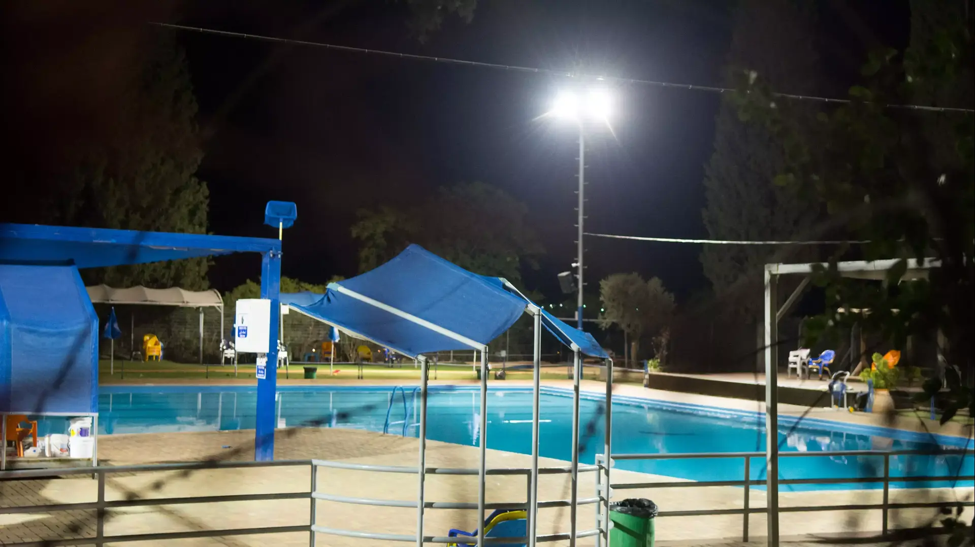 בריכת השחייה בחצור הגלילית, יוני 2015 בריכת השחייה בחצור הגלילית, יוני 2015