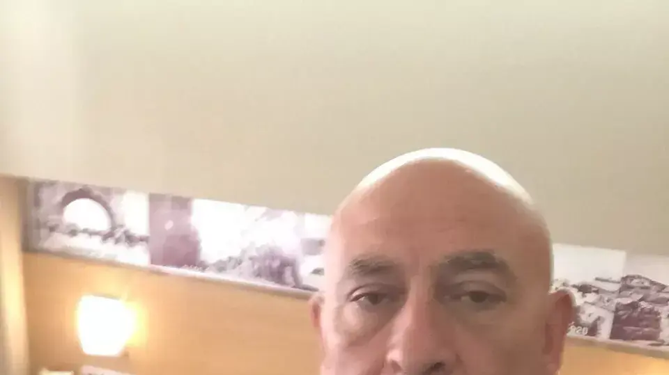 ח"כ באסל גאטס לפני יציאת המשט לעזה, יוני 2015 ח"כ באסל גאטס לפני יציאת המשט לעזה, יוני 2015