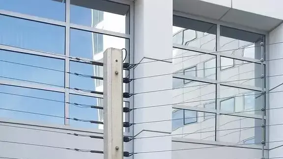 שר החוץ הפלסטיני ריאד אל-מאלכי מחוץ לבית הדין הבינלאומי בהאג, יוני 2015 שר החוץ הפלסטיני ריאד אל-מאלכי מחוץ לבית הדין הבינלאומי בהאג, יוני 2015