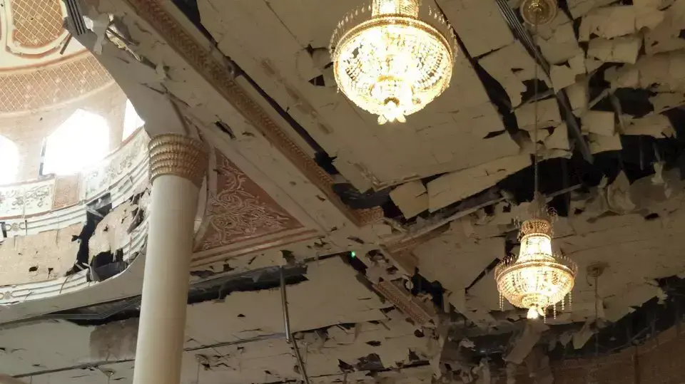 זירת פיגוע ההתאבדות במסגד שיעי בכוויית, יוני 2015 זירת פיגוע ההתאבדות במסגד שיעי בכוויית, יוני 2015