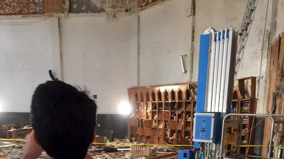 זירת פיגוע ההתאבדות במסגד שיעי בכוויית, יוני 2015 זירת פיגוע ההתאבדות במסגד שיעי בכוויית, יוני 2015