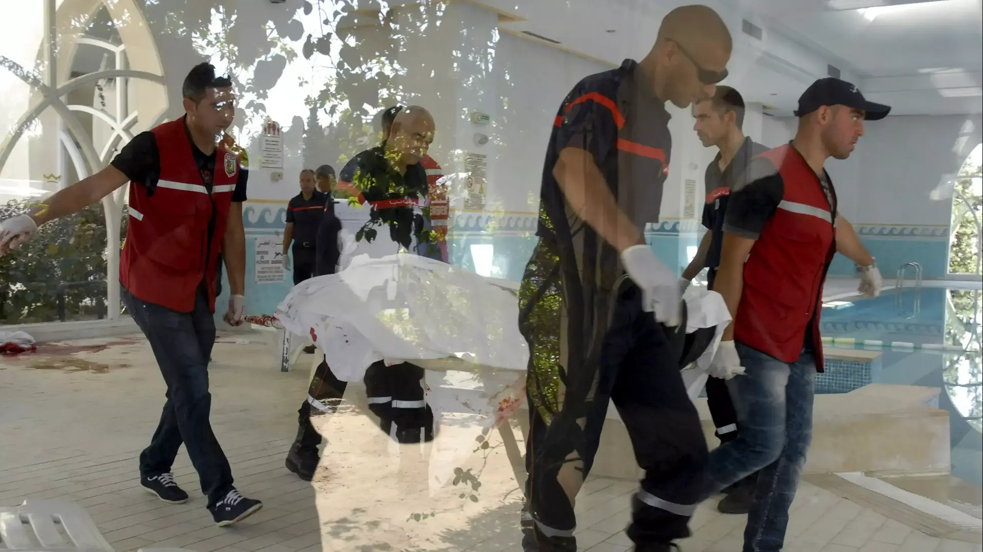 39 בני אדם נהרגו בפיגוע בתוניסיה, יוני 2015
