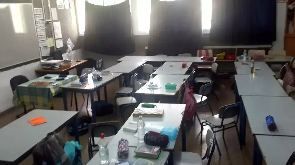 הצפיפות בכתה בבית הספר "רעות" בראשון לציון הצפיפות בכתה בבית הספר "רעות" בראשון לציון