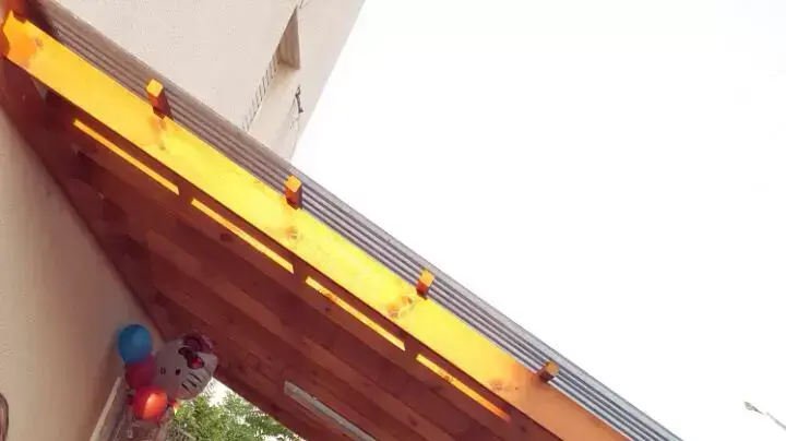 מסיבת יומולדת מאולתרת של ילדה בת 7 עם צרכים מיוחדים לאחר שכל המוזמנים למסיבה המקורית ביטלו הגעה, שדרות, יוני 2015 מסיבת יומולדת מאולתרת של ילדה בת 7 עם צרכים מיוחדים לאחר שכל המוזמנים למסיבה המקורית ביטלו הגעה, שדרות, יוני 2015