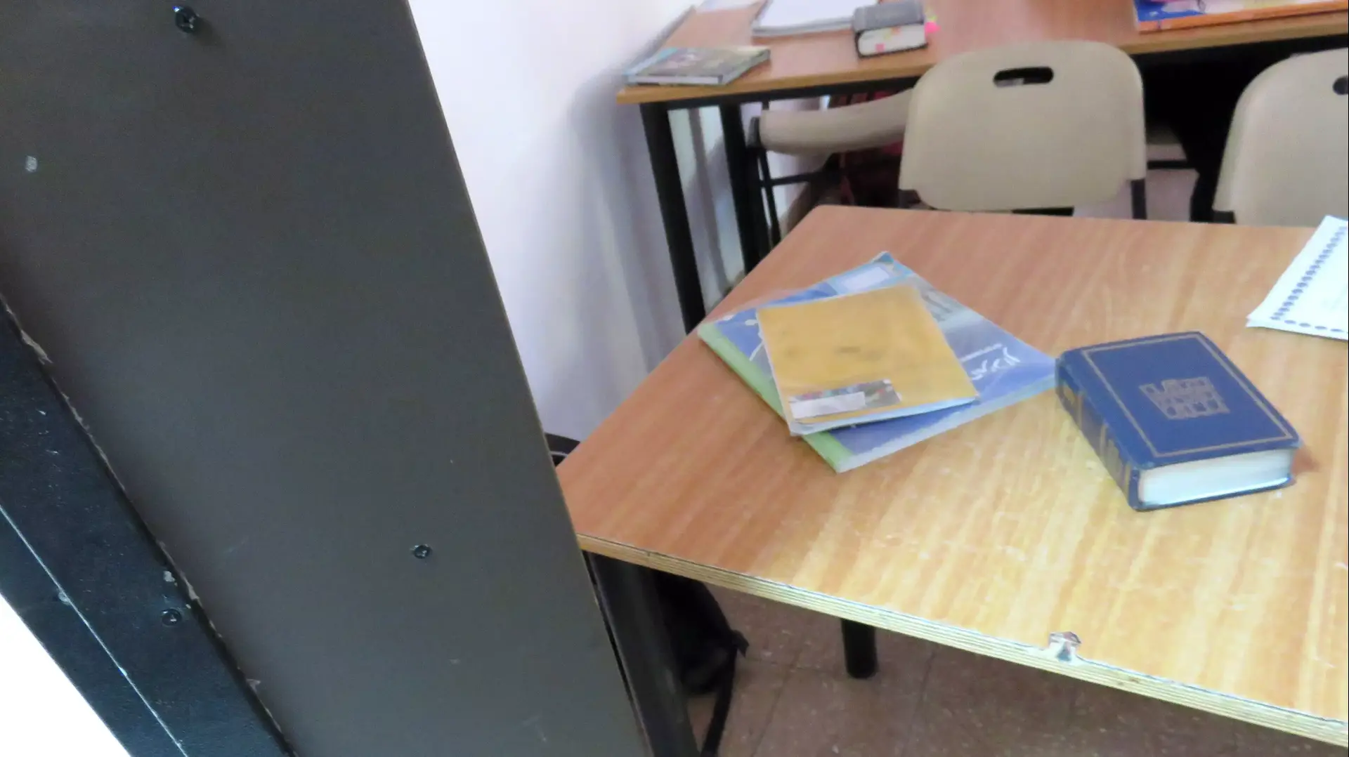 כניסה חסומה לכיתה בבית הספר "רעות" בראשון לציון כניסה חסומה לכיתה בבית הספר "רעות" בראשון לציון