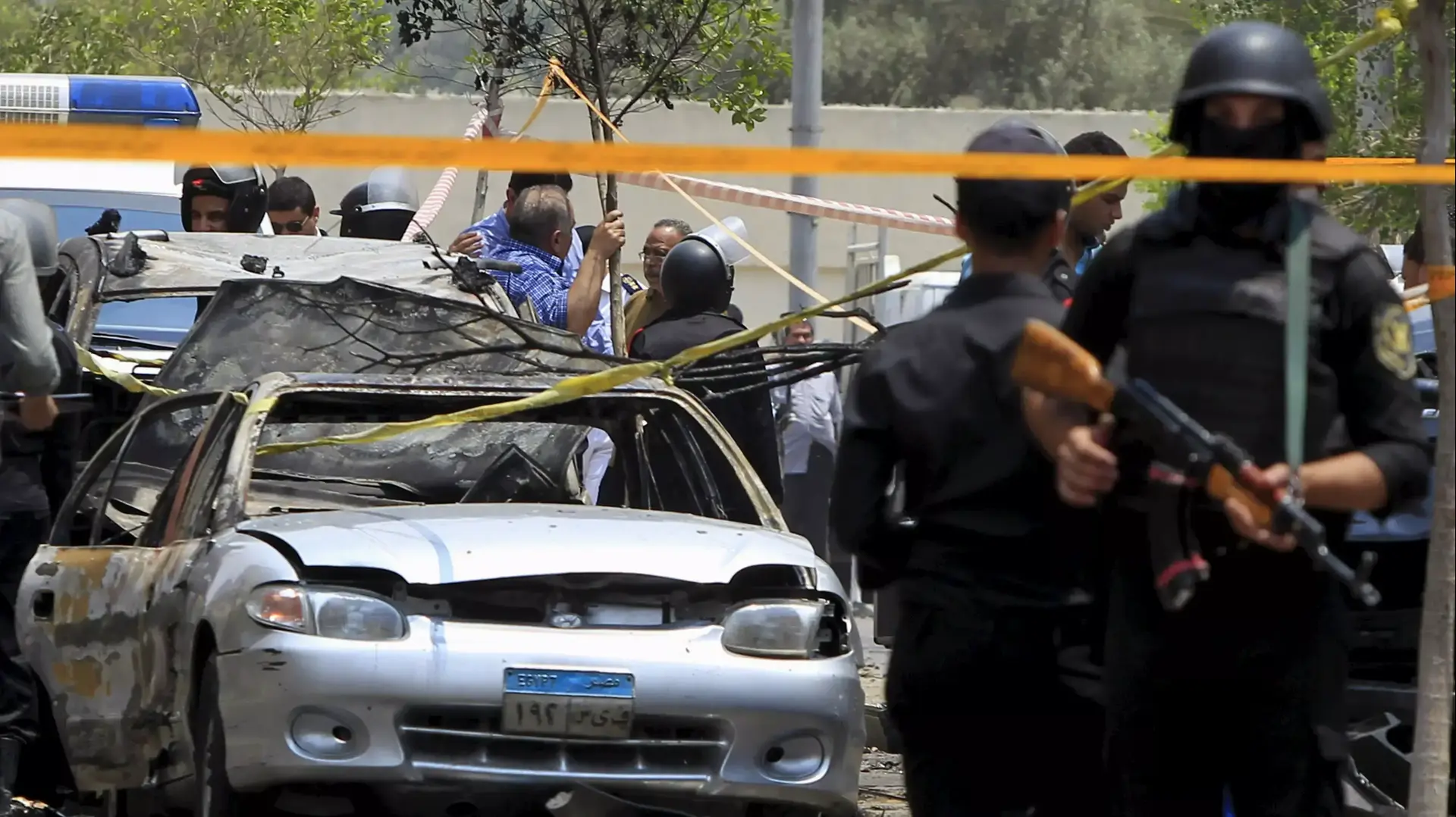 זירת הפיגוע בקהיר שבו הותקפה השיירה של התובע הכללי של מצרים, 29 ביוני 2015 זירת הפיגוע בקהיר שבו הותקפה השיירה של התובע הכללי של מצרים, 29 ביוני 2015
