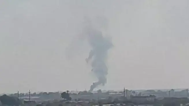 עשן מיתמר מאזור הקרבות בצפון חצי האי סיני, מצרים, 1 ביולי 2015 עשן מיתמר מאזור הקרבות בצפון חצי האי סיני, מצרים, 1 ביולי 2015