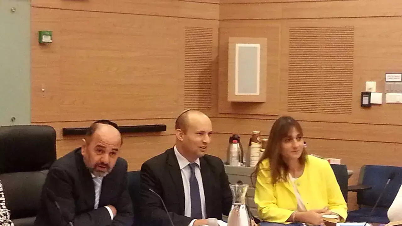 מנכ"לית משרד החינוך מיכל כהן, שר החינוך נפתלי בנט ויו"ר וועדת החינוך יעקב מרגי, יולי 2015 מנכ"לית משרד החינוך מיכל כהן, שר החינוך נפתלי בנט ויו"ר וועדת החינוך יעקב מרגי, יולי 2015