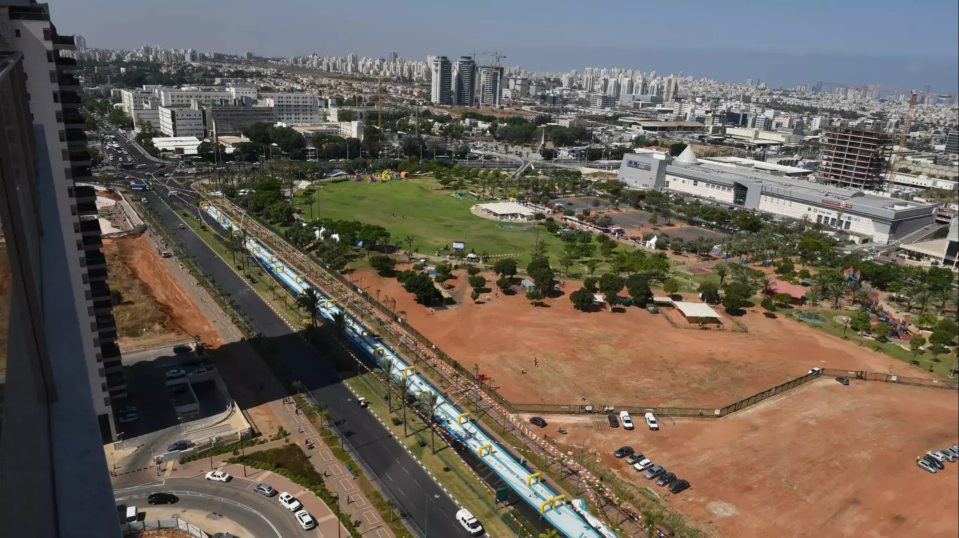 "גליצ'", מגלשת המים מהארוכות בעולם בפתח תקווה, יולי 2015 "גליצ'", מגלשת המים מהארוכות בעולם בפתח תקווה, יולי 2015