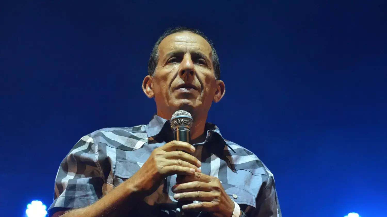 אביהו מדינה בערב מחווה לזוהר ארגוב אביהו מדינה בערב מחווה לזוהר ארגוב