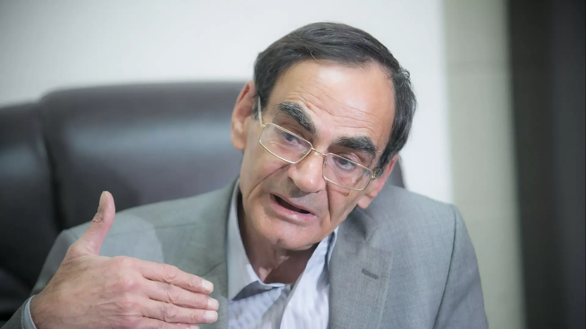 פאוזי אבו גוש, מנהל בית הספר של מוחמד אבו חדיר 