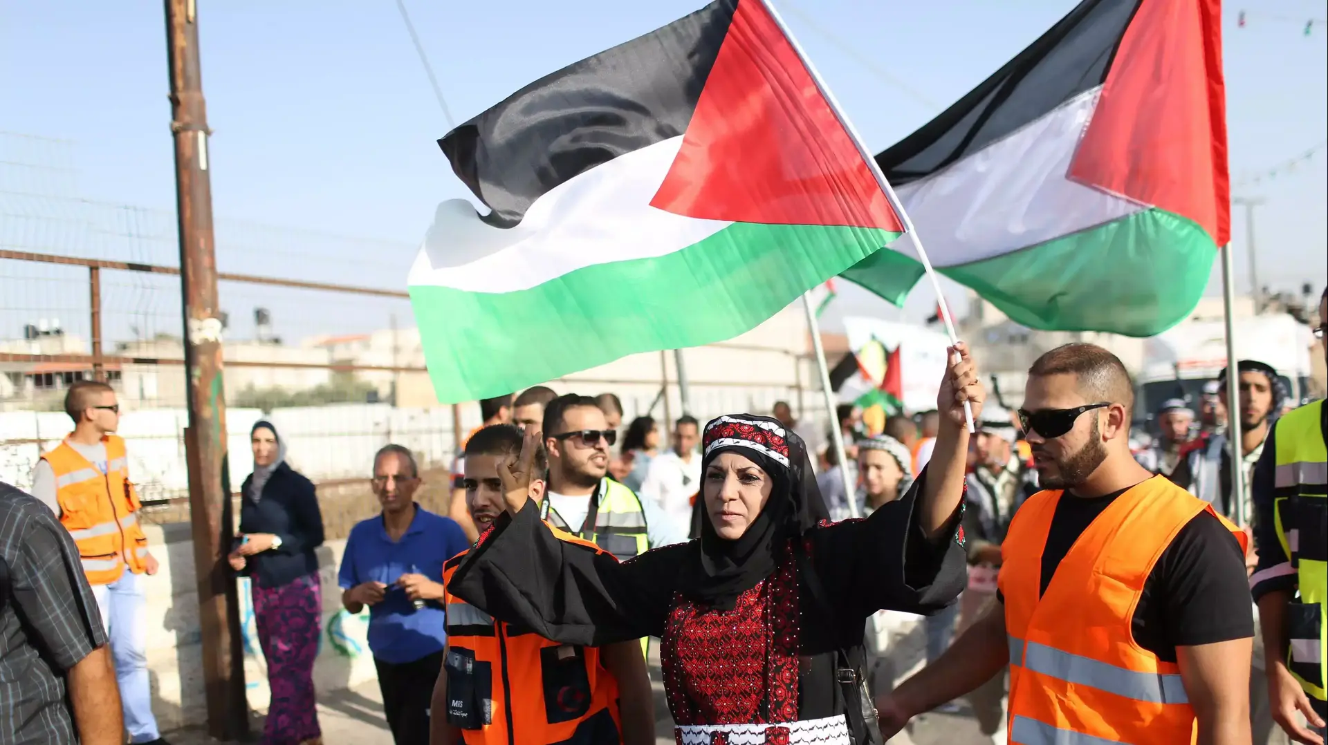 עצרת זיכרון של מוחמד אבו חדיר מול ביתו, שועפאט, 2 ביולי 2015 עצרת זיכרון של מוחמד אבו חדיר מול ביתו, שועפאט, 2 ביולי 2015