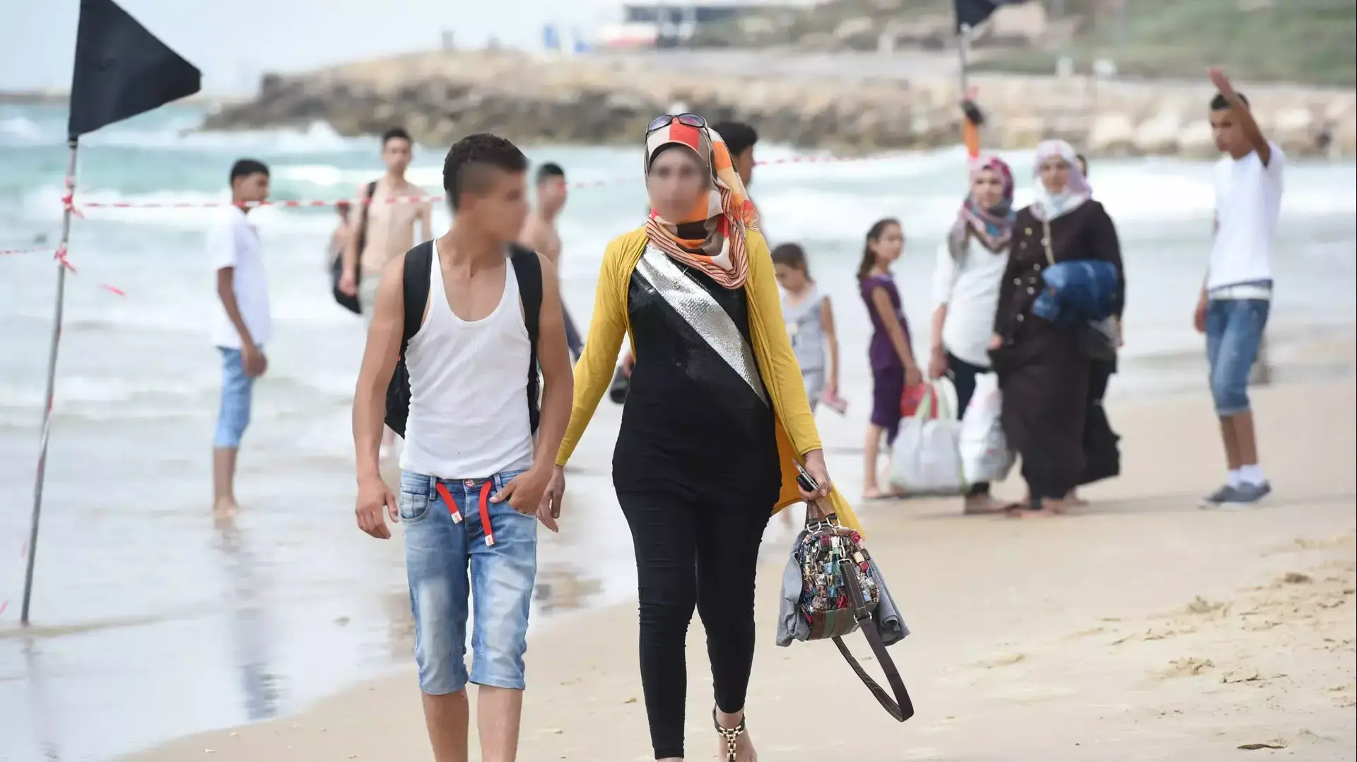 פלסטינים בחוף הים, תל אביב, 2 ביולי 2015 פלסטינים בחוף הים, תל אביב, 2 ביולי 2015
