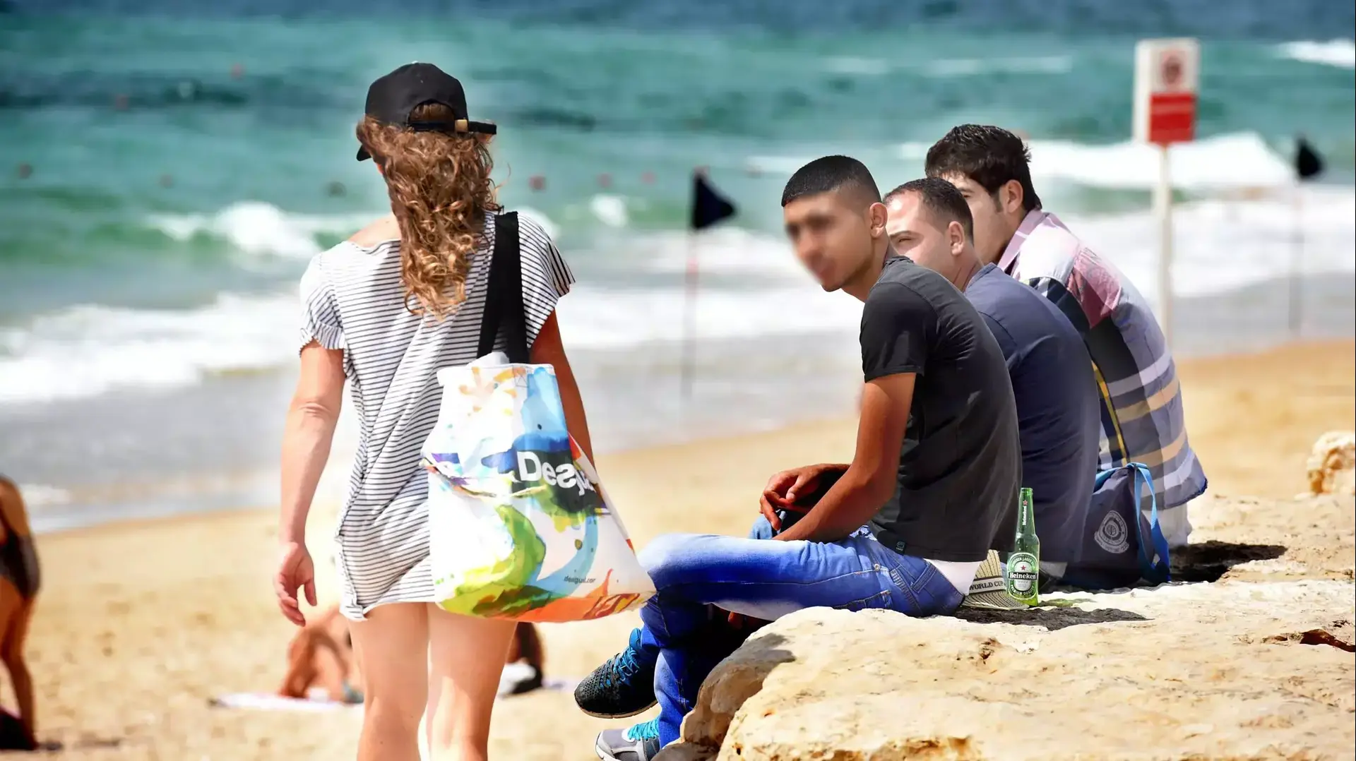פלסטינים בחוף הים, תל אביב, 2 ביולי 2015 פלסטינים בחוף הים, תל אביב, 2 ביולי 2015