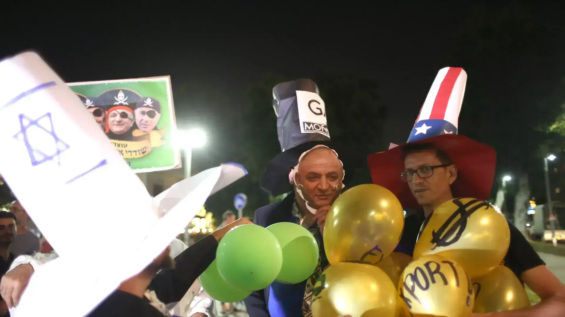 מאות מפגינים בכיכר הבימה בתל אביב נגד מתווה הגז, 4 ביולי 2015