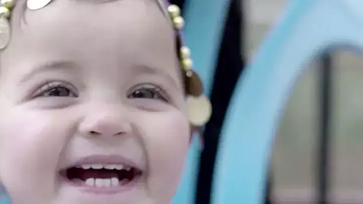 משפחת הייב מטובא זנגרייה ששלט הפרסומת שלהם דיסקונט רוסס בדם משפחת הייב מטובא זנגרייה ששלט הפרסומת שלהם דיסקונט רוסס בדם