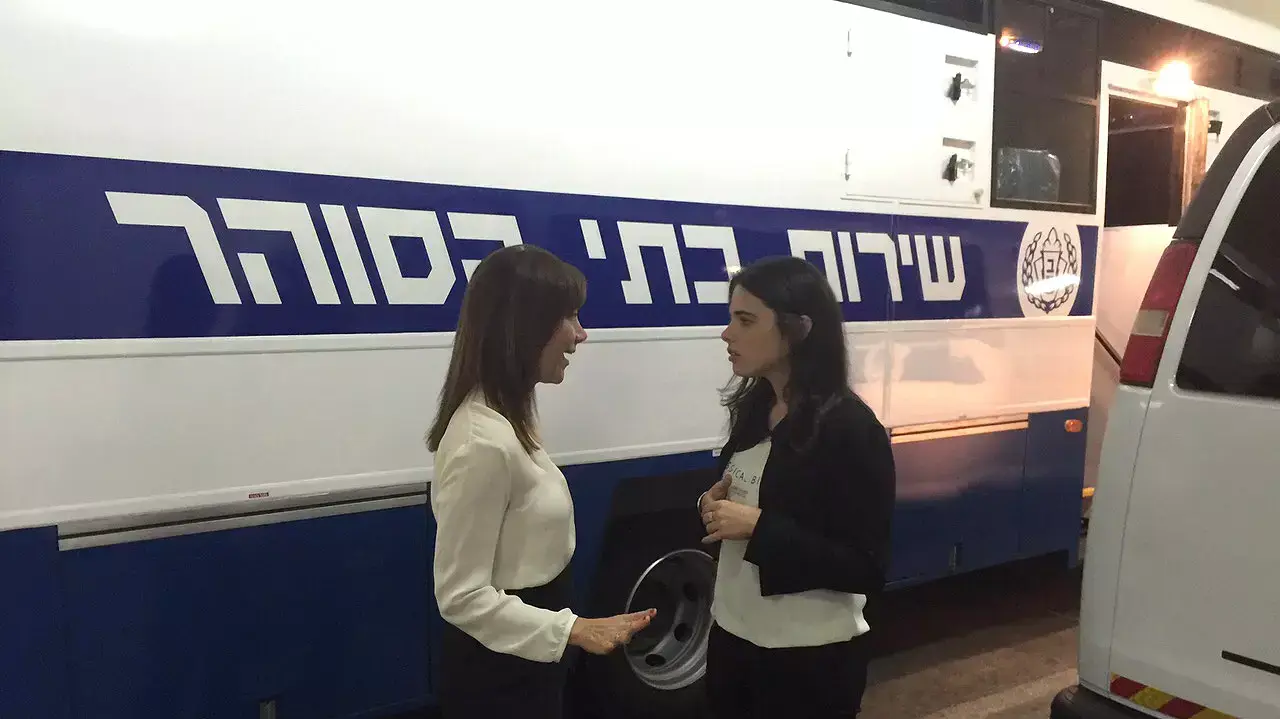 שרת המשפטים אילת שקד וח?כ רויטל סוויד ערכו סיורי פתע בבתי המשפט השלום בתל אביב יפו, 7 ביולי 2015 שרת המשפטים אילת שקד וח?כ רויטל סוויד ערכו סיורי פתע בבתי המשפט השלום בתל אביב יפו, 7 ביולי 2015