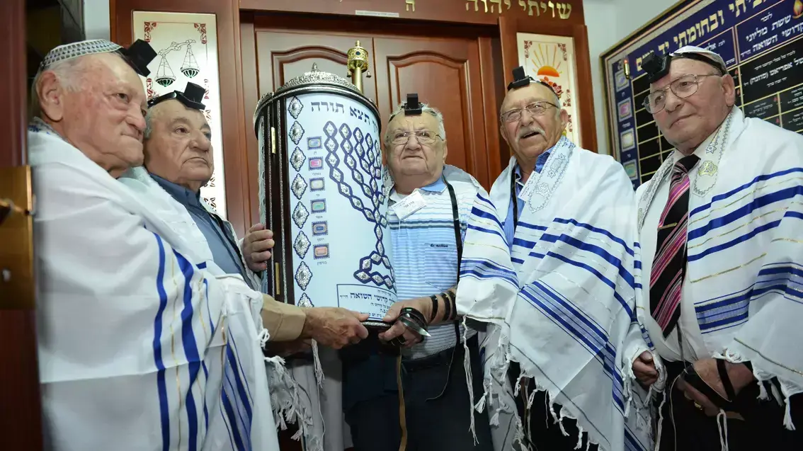 ניצולי שואה חוגגים בר מצווה