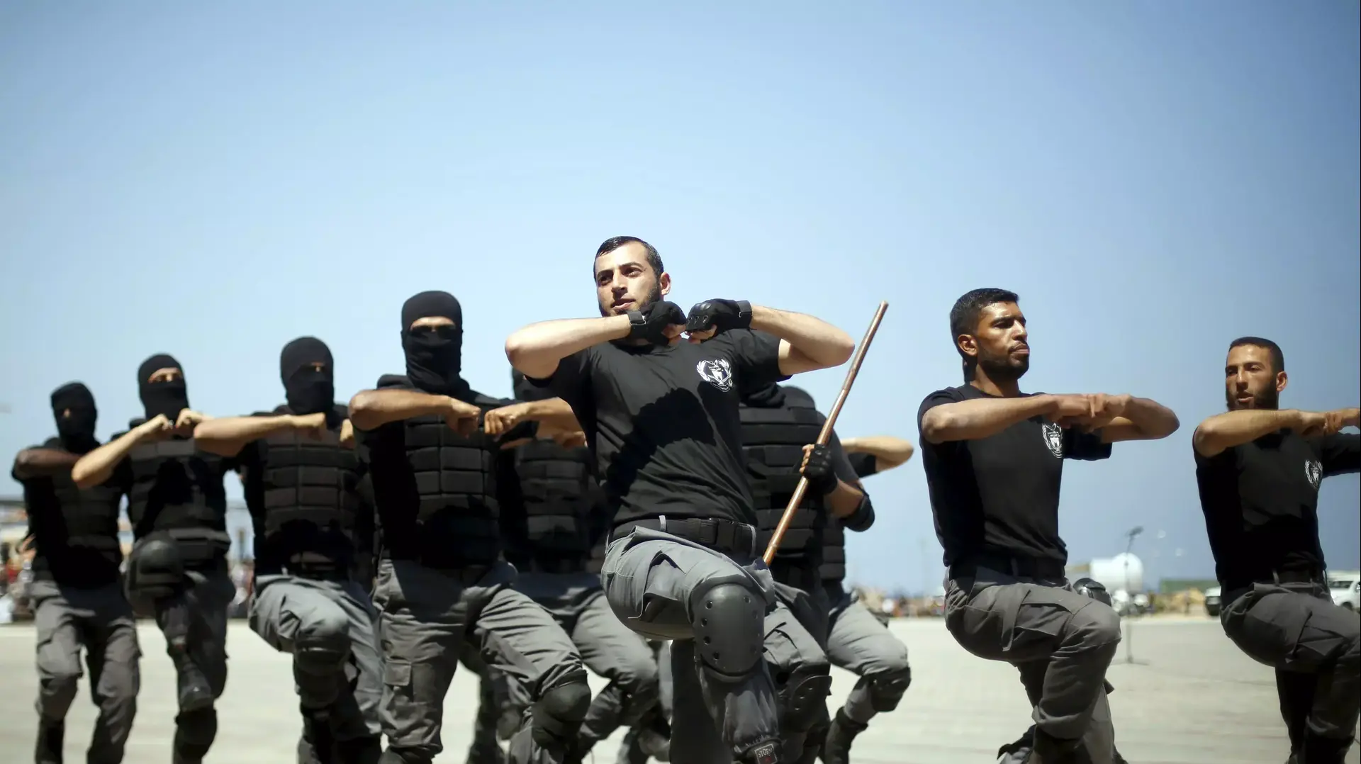 שוטרי חמאס בטקס הסיום של הקורס בעזה, יוני 2015 שוטרי חמאס בטקס הסיום של הקורס בעזה, יוני 2015