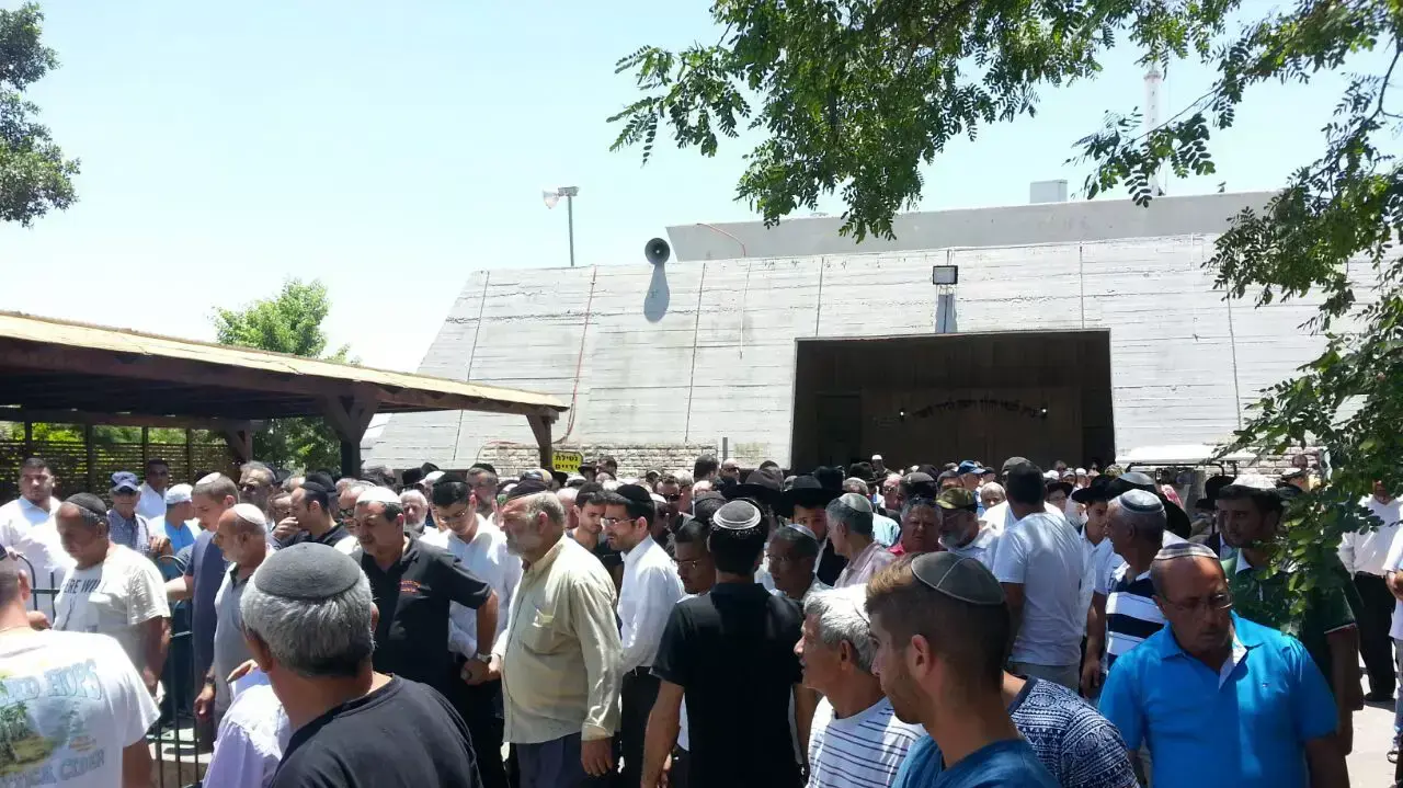 הלווייתו של מאיר אוחנה באשדוד, אוגוסט 2015 הלווייתו של מאיר אוחנה באשדוד, אוגוסט 2015
