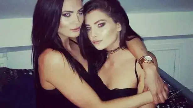 התאומות סנדרסון עשו רעש לשכניהם וקיבלו זימון לבית המשפט התאומות סנדרסון עשו רעש לשכניהם וקיבלו זימון לבית המשפט