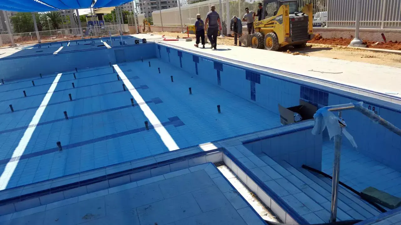 חרדים מבקשים לאסור פתיחת בריכה ברחובות בשבת יולי 2015