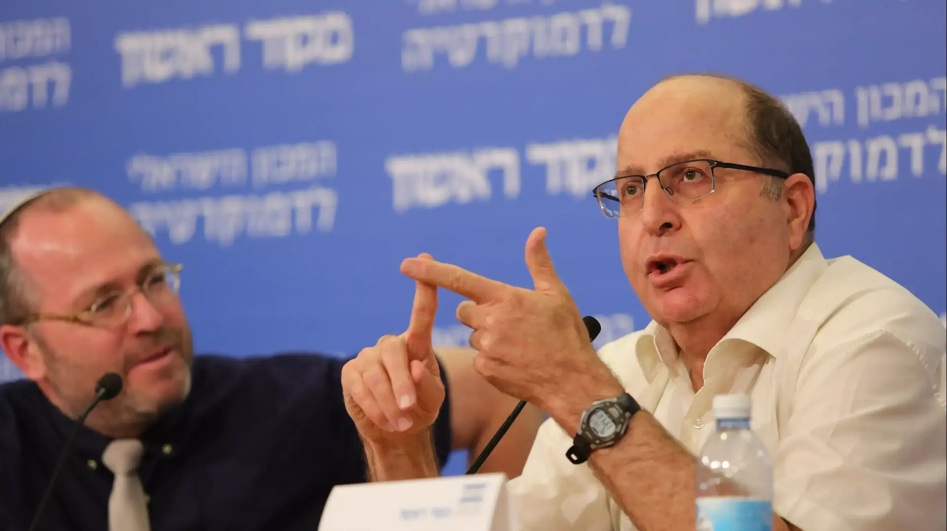 שר הביטחון משה יעלון בכנס עשור להתנתקות של המכון הישראלי לדמוקרטיה ו"מקור ראשון", יולי 2015 שר הביטחון משה יעלון בכנס עשור להתנתקות של המכון הישראלי לדמוקרטיה ו"מקור ראשון", יולי 2015