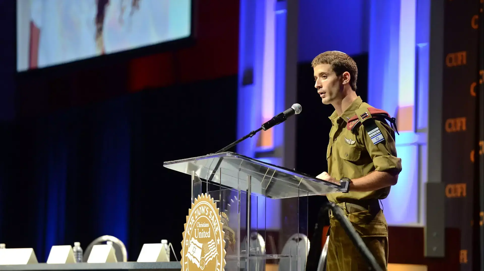 צור גולדין נואם בכנס השנתי של ארגון CUFI בוושינגטון, יולי 2015