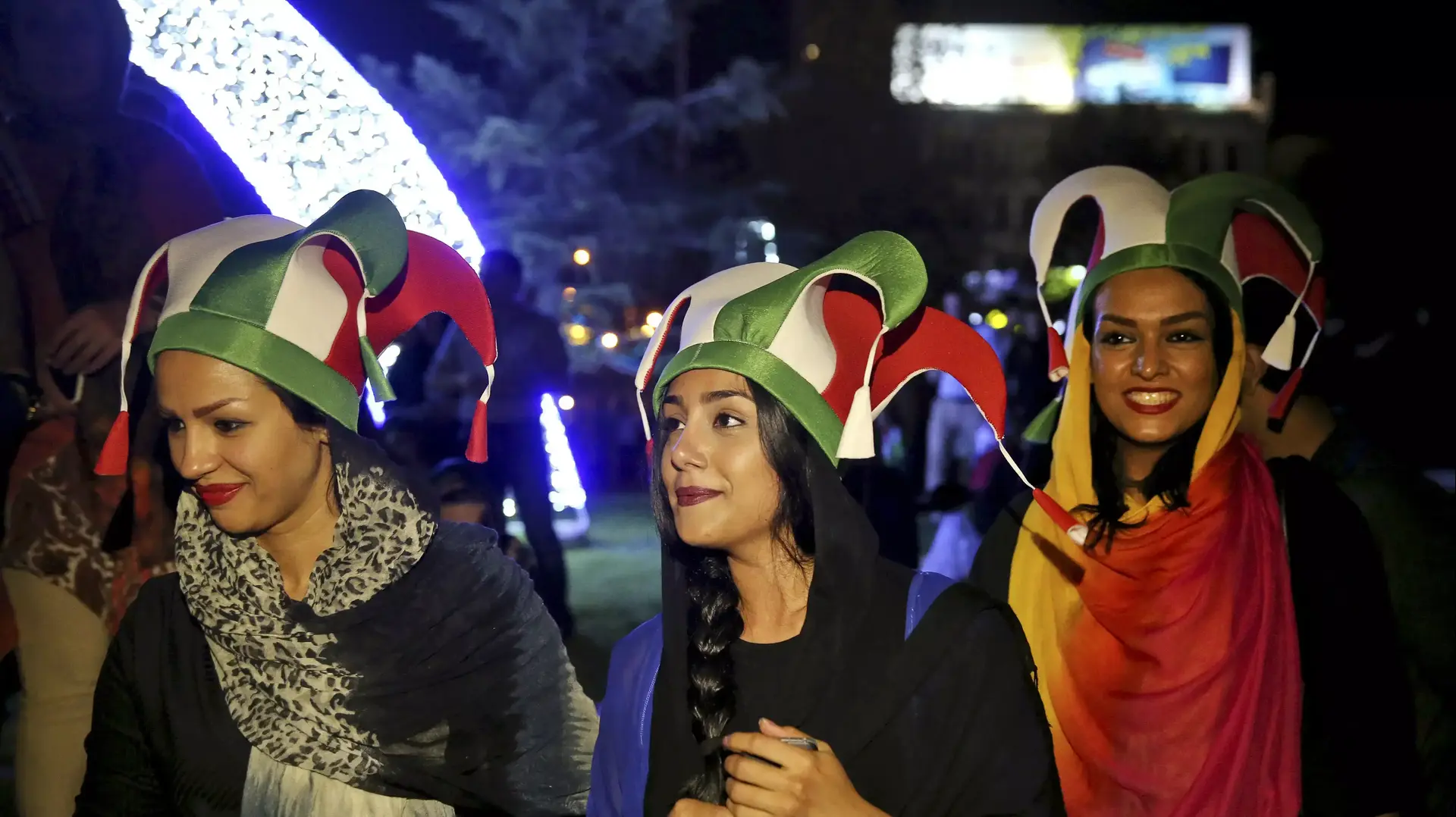 איראנים חוגגים את הסכם הגרעין, טהראן, 14 ביולי 2015 איראנים חוגגים את הסכם הגרעין, טהראן, 14 ביולי 2015