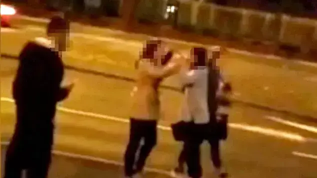 תיעוד של קטטה בין נערות תיעוד של קטטה בין נערות