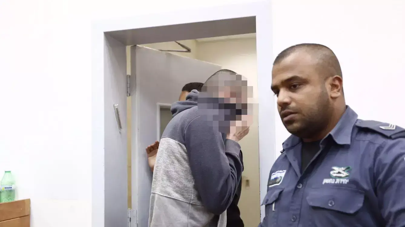 הארכת מעצר לחשודים בביצוע עבירות פליליות במסגרת פורום אינטרנטי מחתרתי. בית משפט השלום בראשון לציון, יולי 2015 הארכת מעצר לחשודים בביצוע עבירות פליליות במסגרת פורום אינטרנטי מחתרתי. בית משפט השלום בראשון לציון, יולי 2015