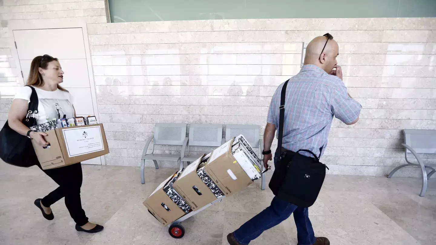 הגשת כתב אישום נגד אסי אבוטבול, בית המשפט המחוזי בלוד, 16 ביולי 2015 הגשת כתב אישום נגד אסי אבוטבול, בית המשפט המחוזי בלוד, 16 ביולי 2015