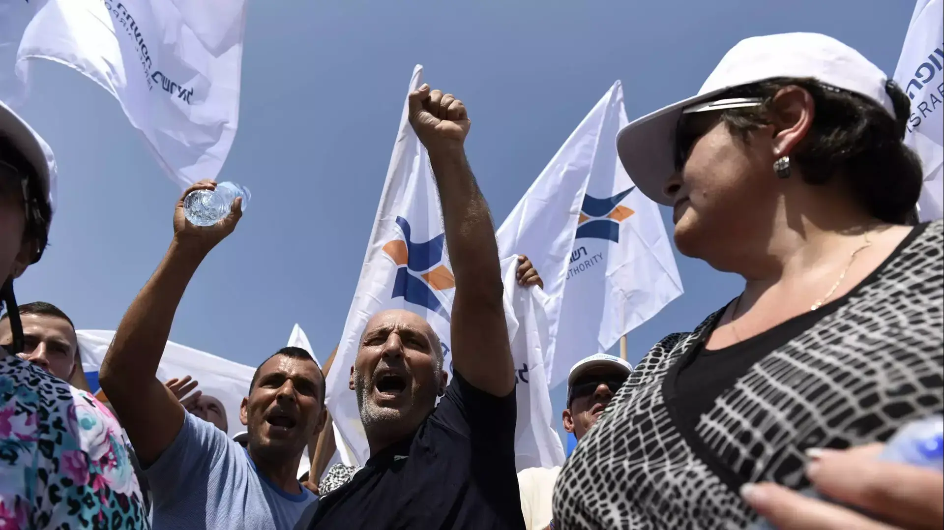 הפגנה למען עובדי הקבלן, תל אביב, 16 ביולי 2015 הפגנה למען עובדי הקבלן, תל אביב, 16 ביולי 2015