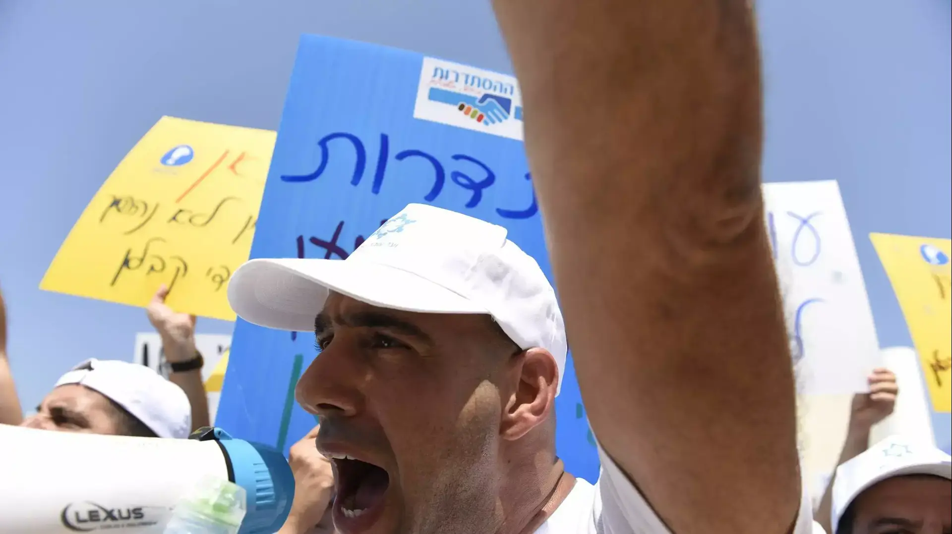 הפגנה למען עובדי הקבלן, תל אביב, 16 ביולי 2015 הפגנה למען עובדי הקבלן, תל אביב, 16 ביולי 2015