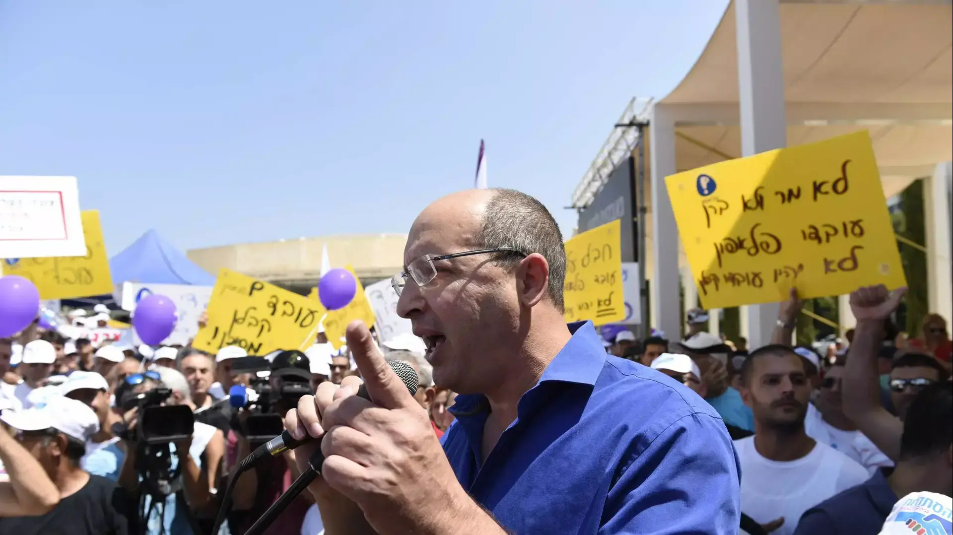 אבי ניסנקורן, יו"ר ההסתדרות, הפגנה למען עובדי הקבלן, תל אביב, 16 ביולי 2015 אבי ניסנקורן, יו"ר ההסתדרות, הפגנה למען עובדי הקבלן, תל אביב, 16 ביולי 2015