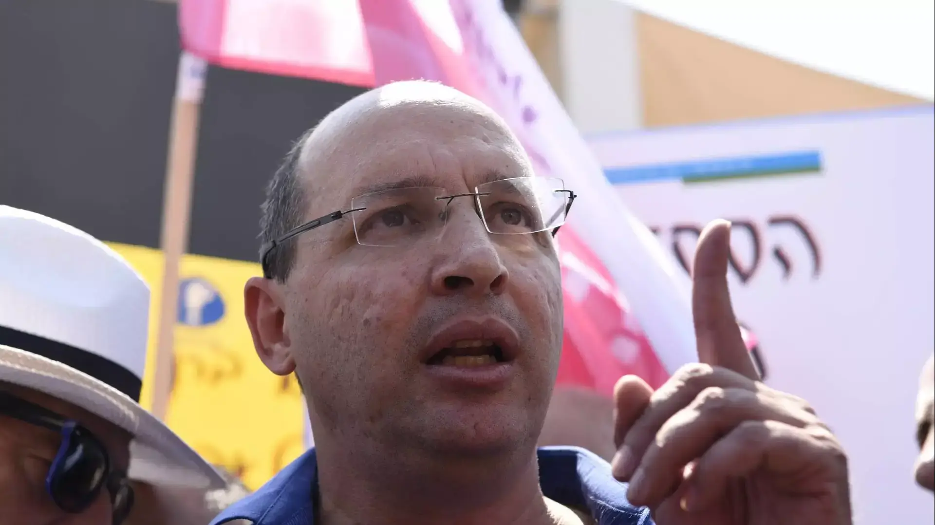 אבי ניסנקורן, יו"ר ההסתדרות, הפגנה למען עובדי הקבלן, תל אביב, 16 ביולי 2015 אבי ניסנקורן, יו"ר ההסתדרות, הפגנה למען עובדי הקבלן, תל אביב, 16 ביולי 2015