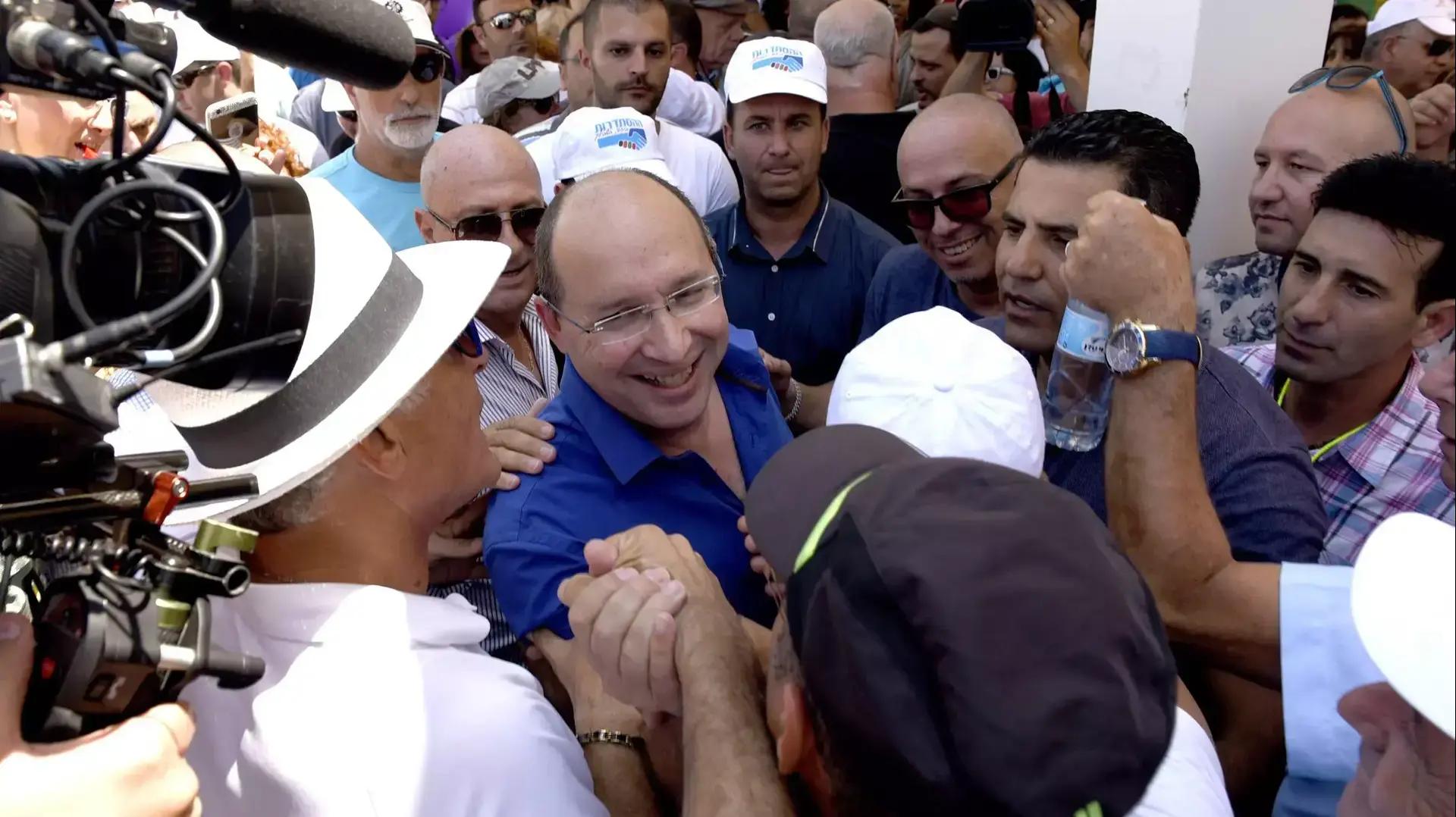 אבי ניסנקורן, יו"ר ההסתדרות, הפגנה למען עובדי הקבלן, תל אביב, 16 ביולי 2015 אבי ניסנקורן, יו"ר ההסתדרות, הפגנה למען עובדי הקבלן, תל אביב, 16 ביולי 2015