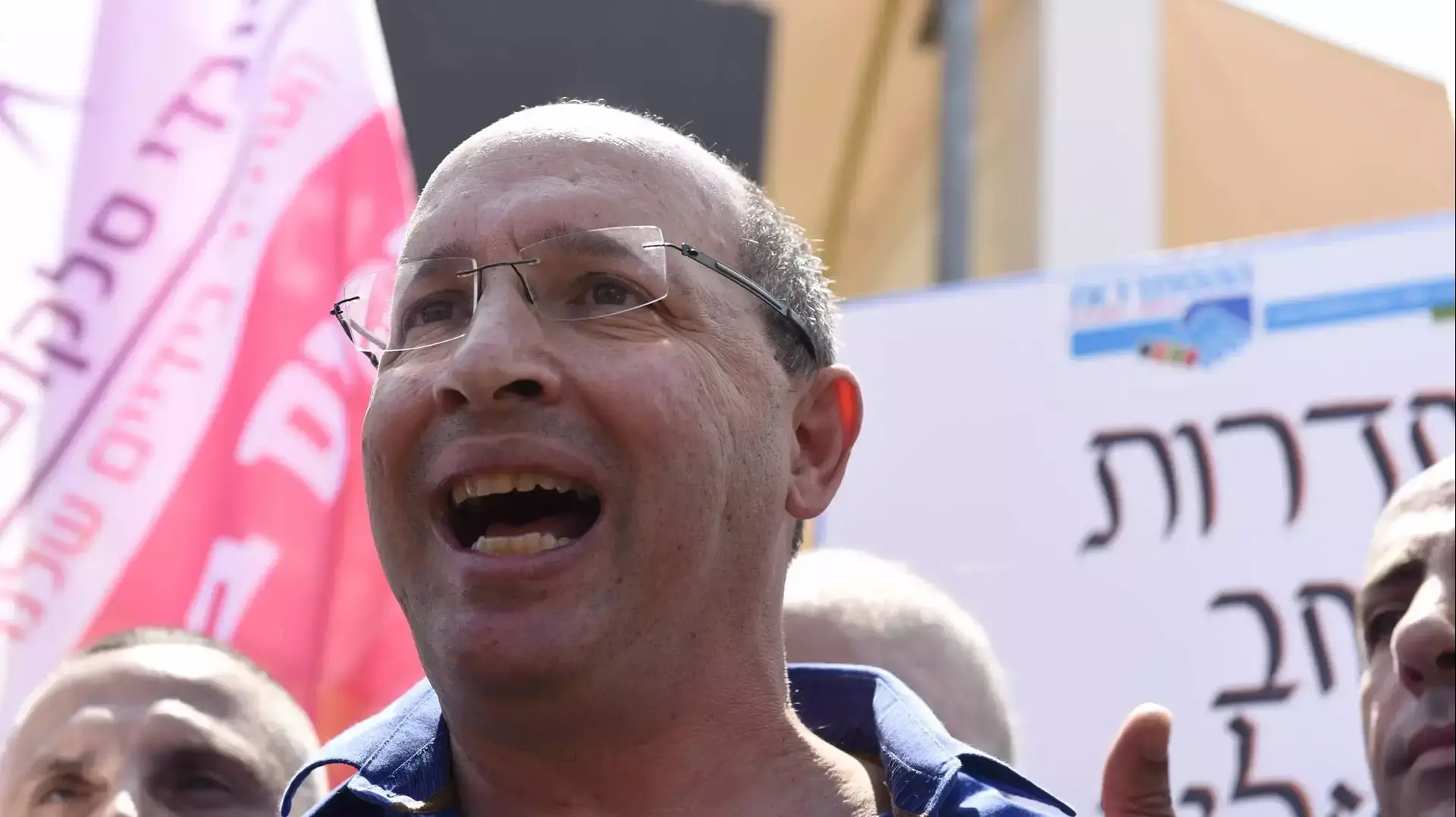 אבי ניסנקורן, יו"ר ההסתדרות, הפגנה למען עובדי הקבלן, תל אביב, 16 ביולי 2015 אבי ניסנקורן, יו"ר ההסתדרות, הפגנה למען עובדי הקבלן, תל אביב, 16 ביולי 2015
