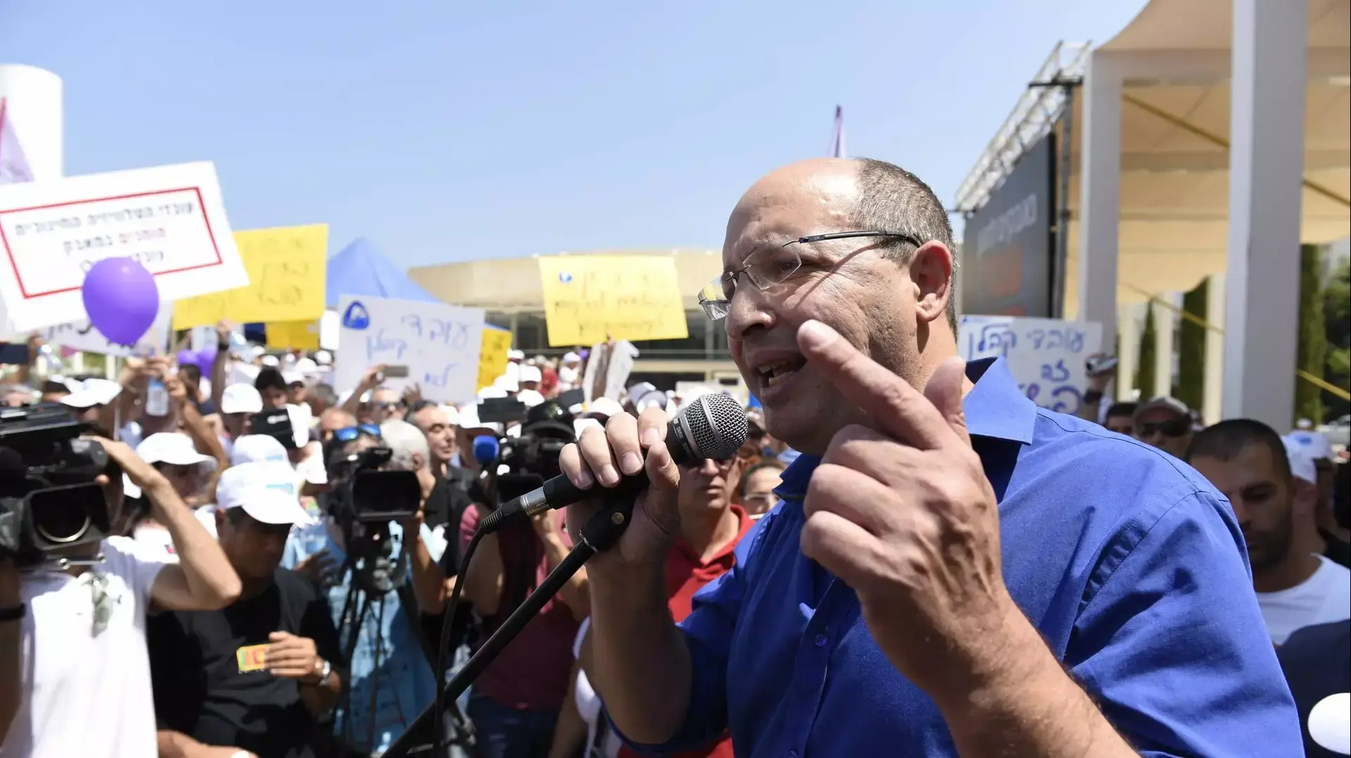 אבי ניסנקורן, יו"ר ההסתדרות, הפגנה למען עובדי הקבלן, תל אביב, 16 ביולי 2015 אבי ניסנקורן, יו"ר ההסתדרות, הפגנה למען עובדי הקבלן, תל אביב, 16 ביולי 2015