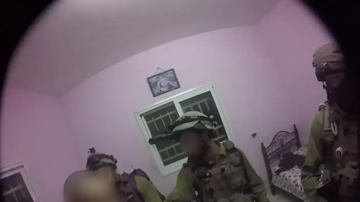 מעצר החשודים ברצח החקלאי דוד בר קפרא ממצלמת קסדה של לוחמי דובדבן מעצר החשודים ברצח החקלאי דוד בר קפרא ממצלמת קסדה של לוחמי דובדבן