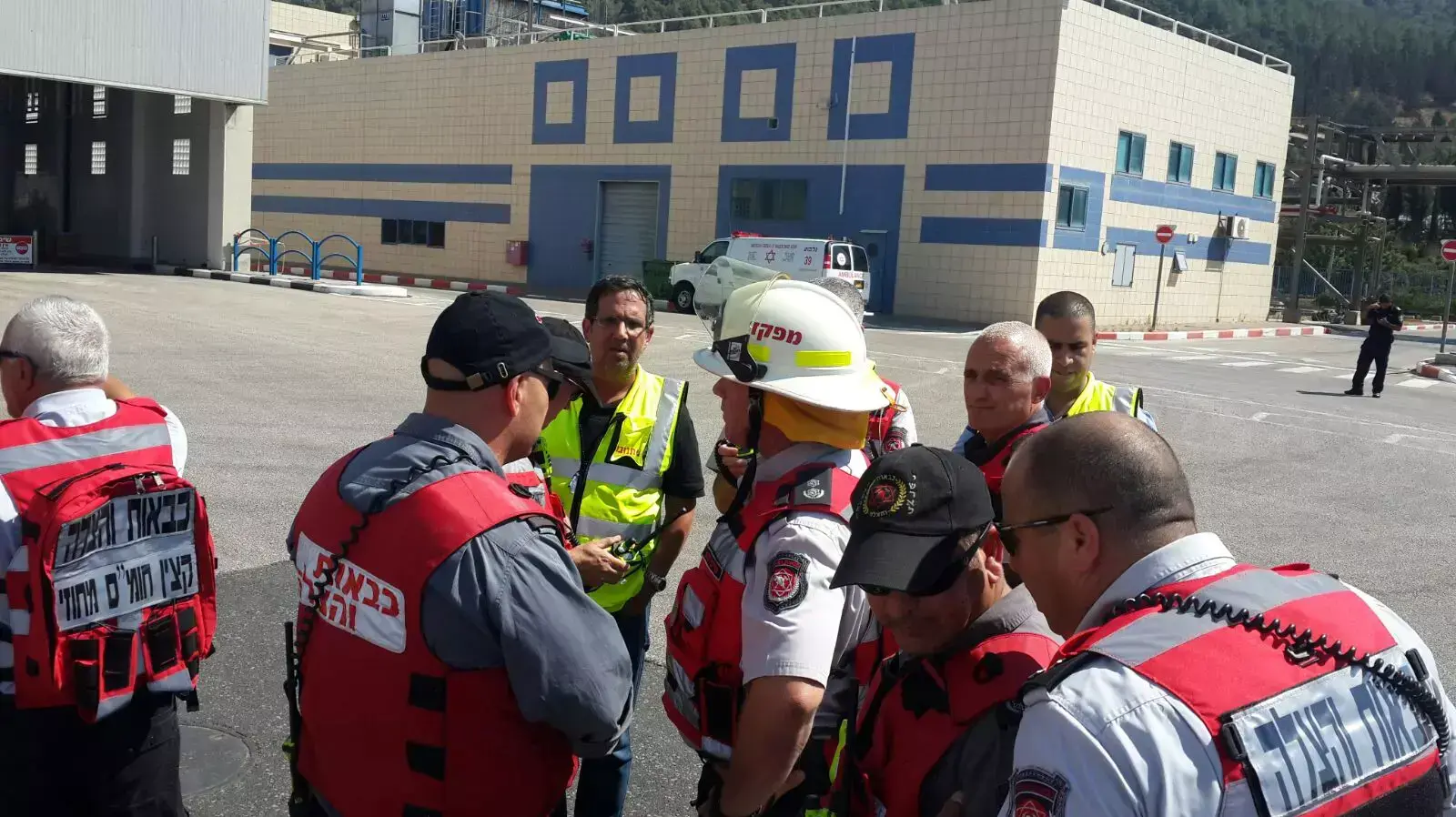 דליפת חומצה חנקתית במפעל תנובה באלון תבור, יולי 2015 דליפת חומצה חנקתית במפעל תנובה באלון תבור, יולי 2015