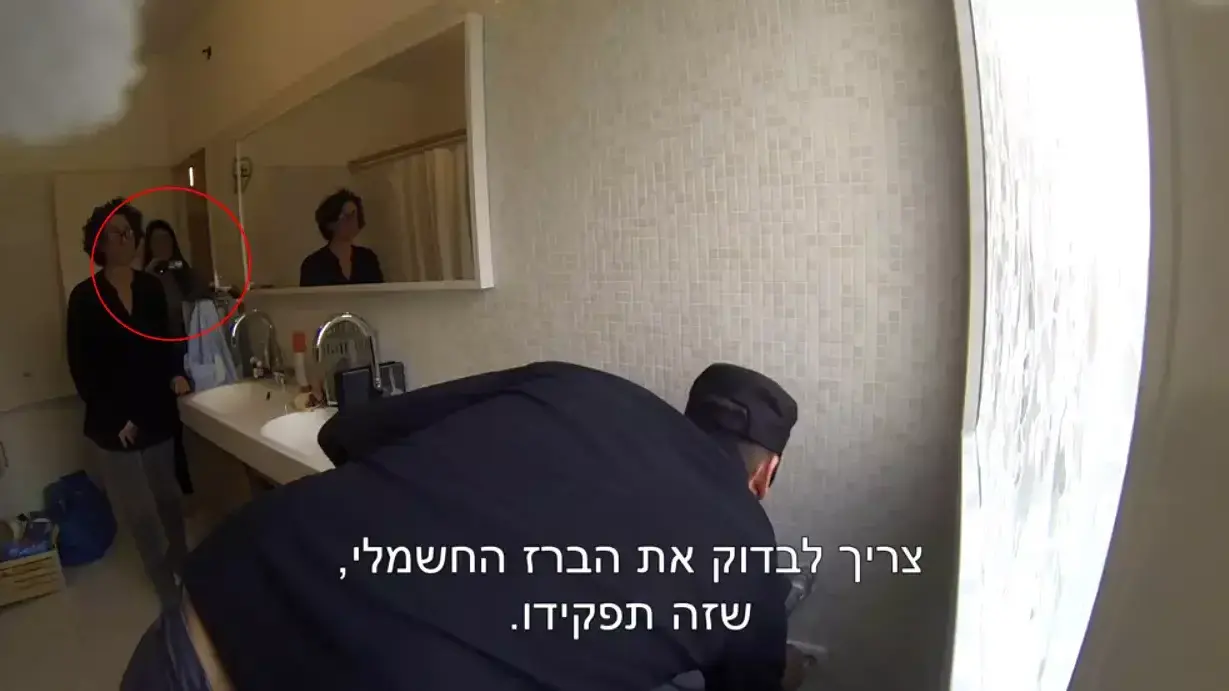 מצלמה גלויה על הסט של יצאת צדיק מצלמה גלויה על הסט של יצאת צדיק