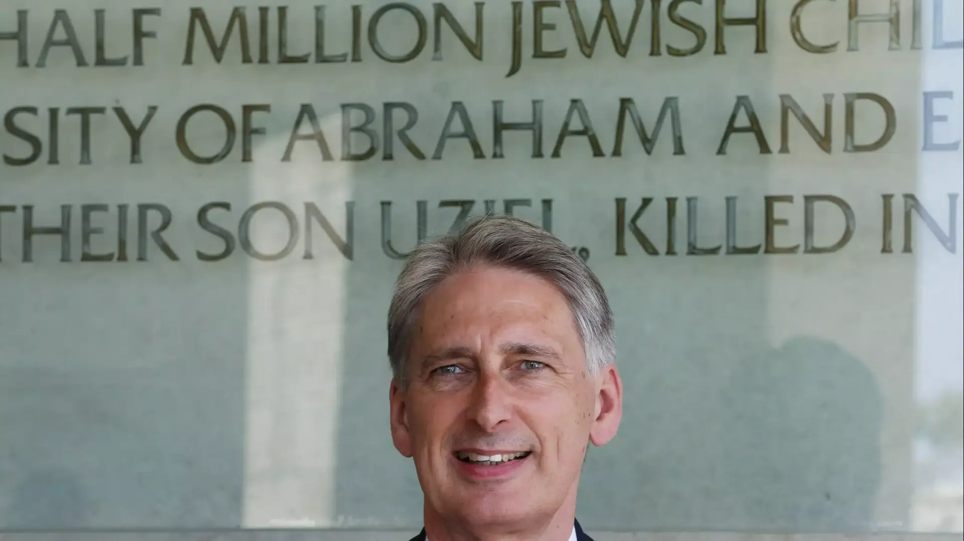 שר החוץ הבריטי פיליפ המונד בביקור ביד ושם, ישראל. יולי 2015 שר החוץ הבריטי פיליפ המונד בביקור ביד ושם, ישראל. יולי 2015