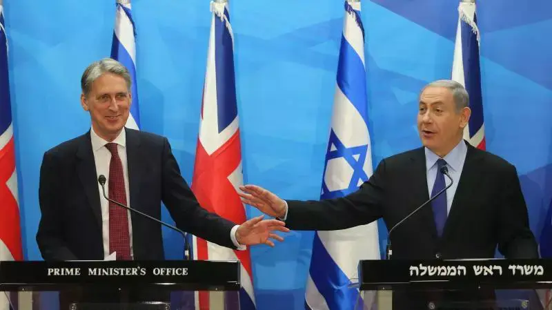 שר החוץ של בריטניה נפגש עם ראש הממשלה בנימין נתניהו, משרד ראש הממשלה, יולי 2015 שר החוץ של בריטניה נפגש עם ראש הממשלה בנימין נתניהו, משרד ראש הממשלה, יולי 2015